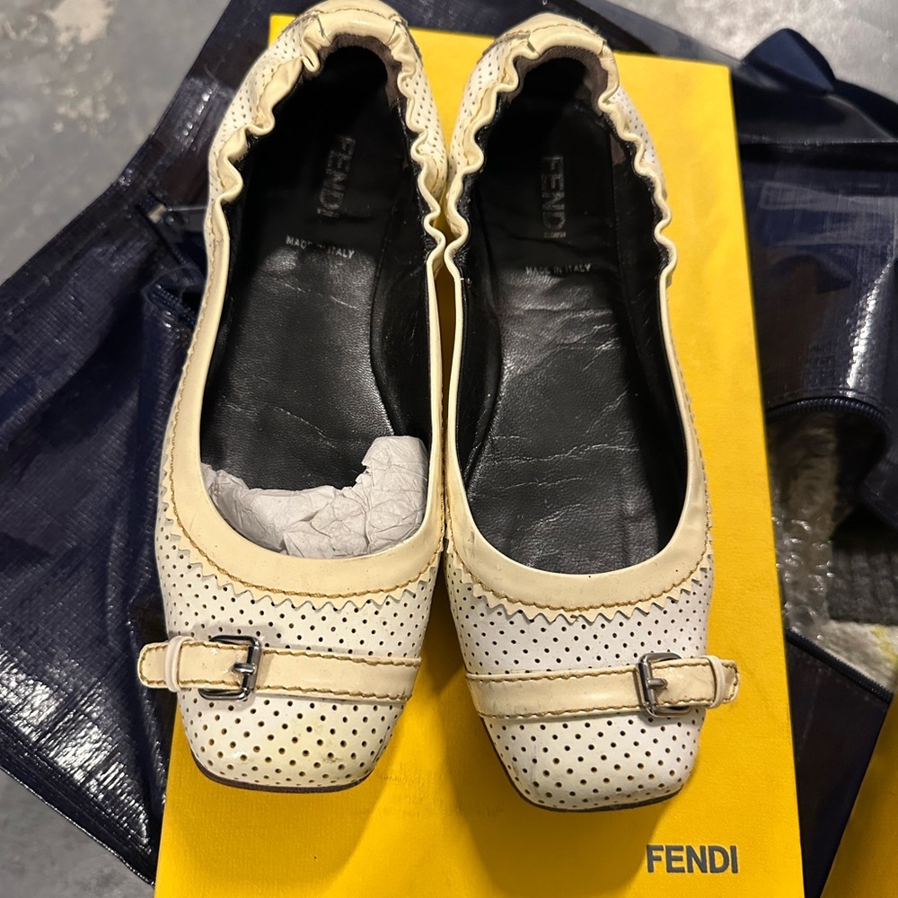 Authentic Fendi Ballerina Vernice Forata Cream Ballet Flats with Bow Accent